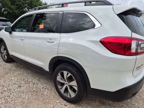 Used 2025 Subaru Ascent Premium AWD/4WD image 2