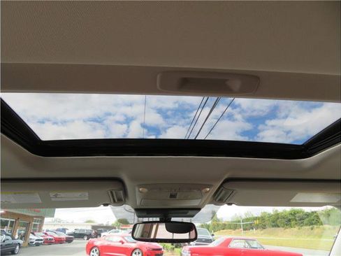 Used 2024 Nissan Armada SL w/ Captain's Chairs Package image 3