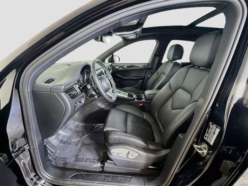Used 2025 Porsche Macan AWD/4WD image 23