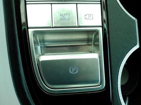 Used 2025 Genesis G70 2.5T image 50