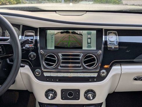 Used 2017 Rolls-Royce Ghost image 21