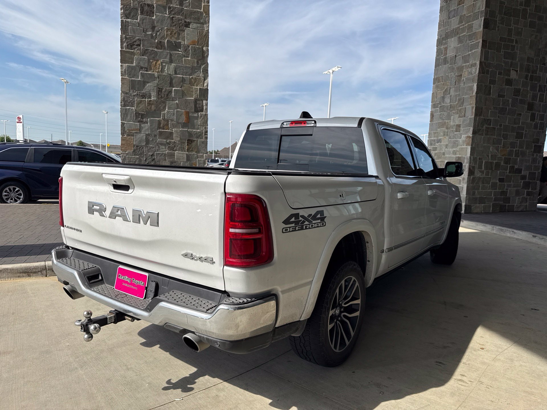 Used 2025 RAM 1500 Limited w/ Off Road Group AWD/4WD image 3
