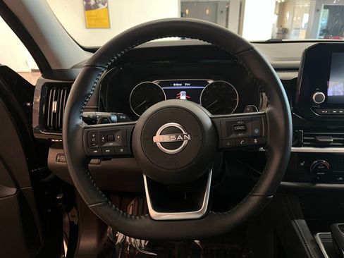 Used 2025 Nissan Pathfinder SV image 29