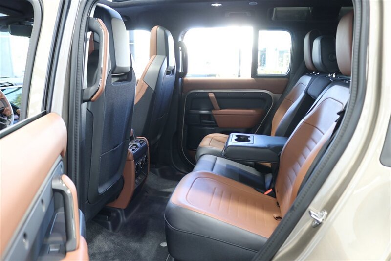 Used 2025 Land Rover Defender 110 AWD/4WD image 20