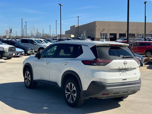 Used 2023 Nissan Rogue SV image 10