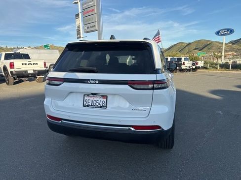 Used 2023 Jeep Grand Cherokee Laredo image 12