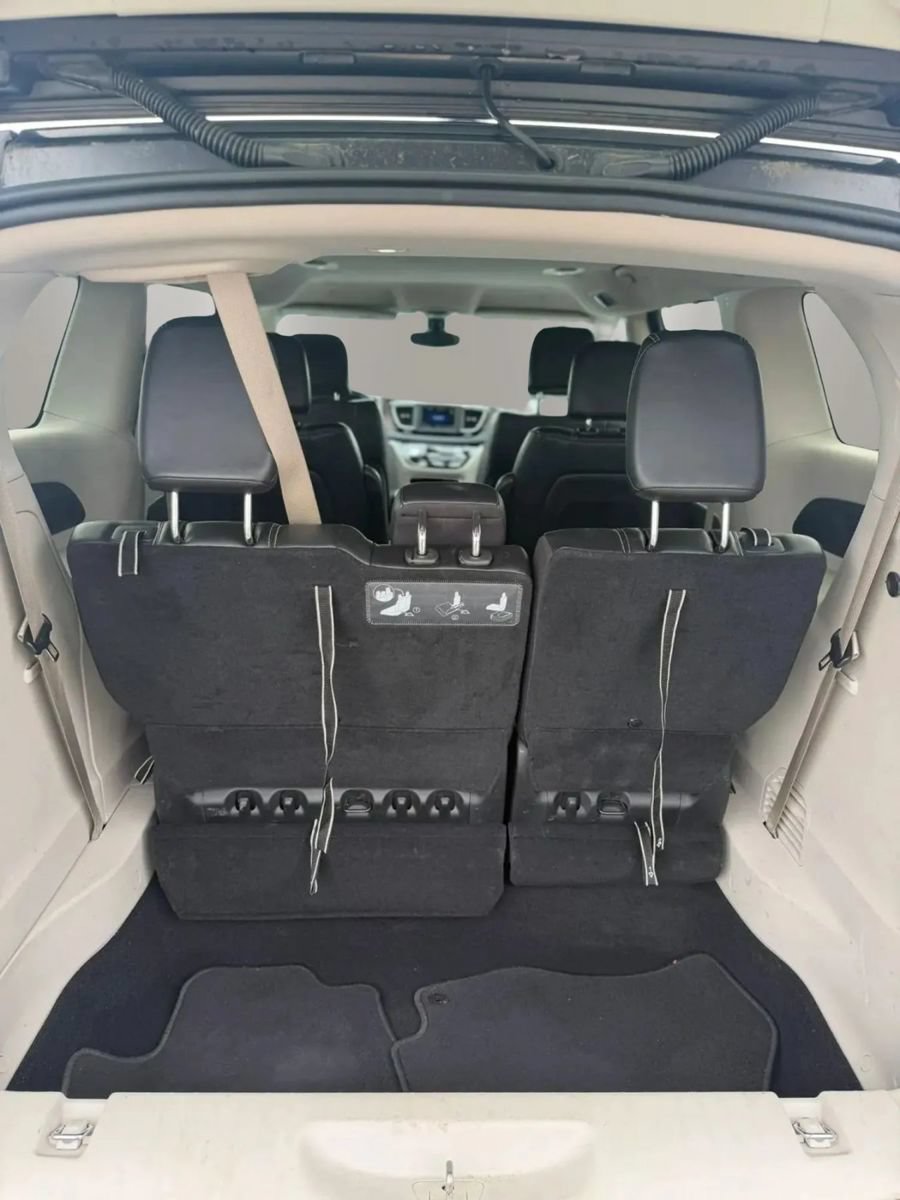 Used 2020 Chrysler Voyager Lxi FWD image 17