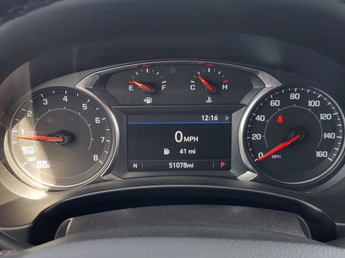 Used 2024 GMC Terrain SLT image 17