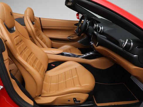 Used 2019 Ferrari Portofino RWD image 14