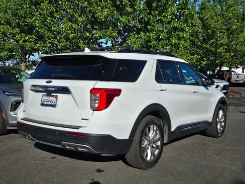 Used 2020 Ford Explorer XLT w/ Equipment Group 202A image 4