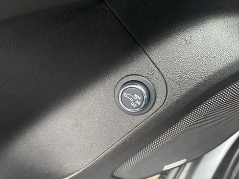 Used 2023 GMC Acadia SLT image 28