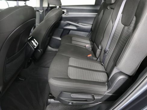 Used 2023 Kia Sorento LX image 10