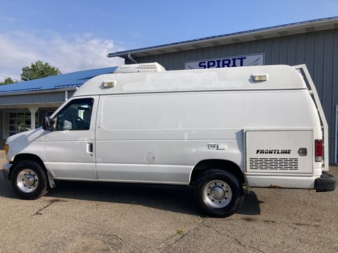 Used 2005 Ford E-350 and Econoline 350 Extended Super Duty RWD image 9