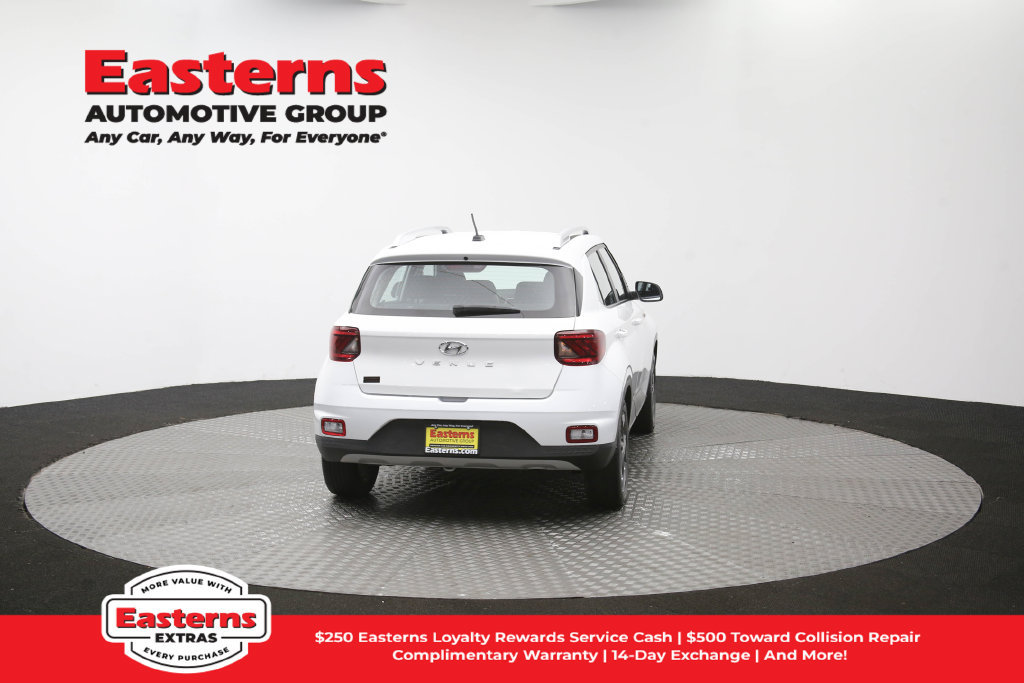 Used 2025 Hyundai Venue SEL FWD image 42