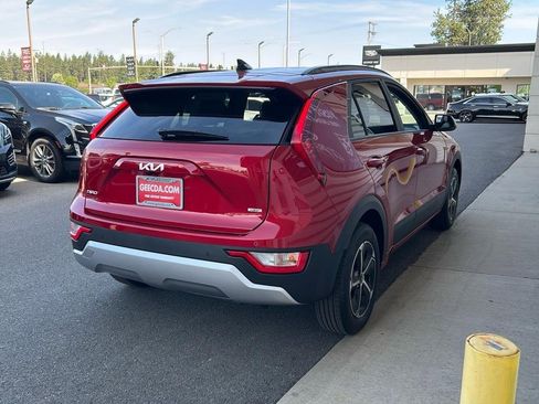 New 2025 Kia Niro EX image 4