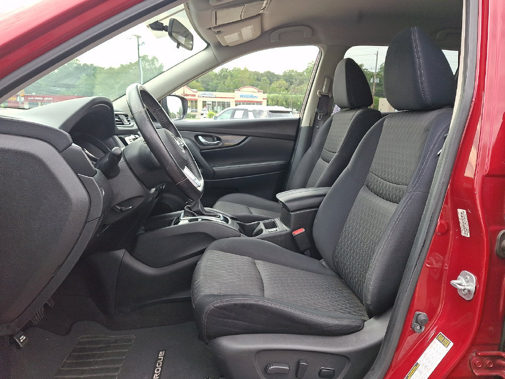 Used 2017 Nissan Rogue SV AWD/4WD image 14