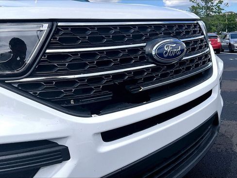 Used 2023 Ford Explorer XLT AWD/4WD image 28