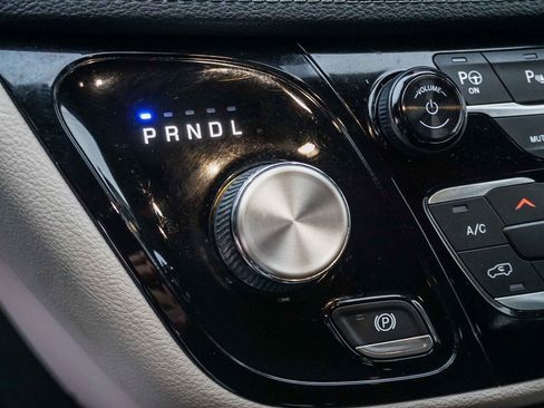 Used 2019 Chrysler Pacifica Limited w/ Advanced Safetytec Group image 23