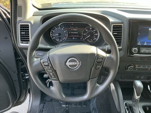 Used 2022 Nissan Frontier SV AWD/4WD image 17