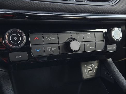 New 2026 Jeep Compass Latitude image 13