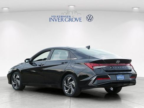 Used 2024 Hyundai Elantra SEL w/ Convenience Package FWD image 5