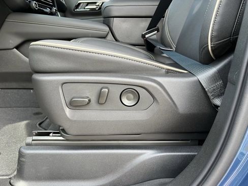 New 2025 Chevrolet Suburban Premier image 12