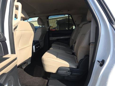 Used 2023 Ford Expedition Max XLT image 10
