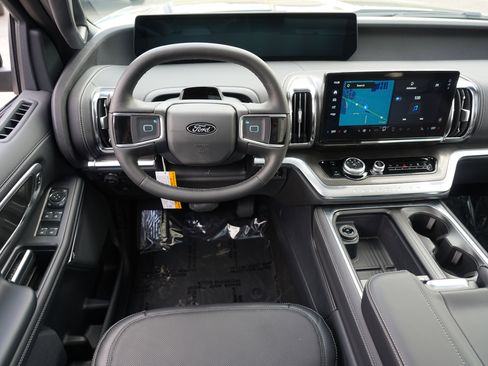 New 2026 Ford Expedition Platinum w/ Stealth Performance Package AWD/4WD image 17