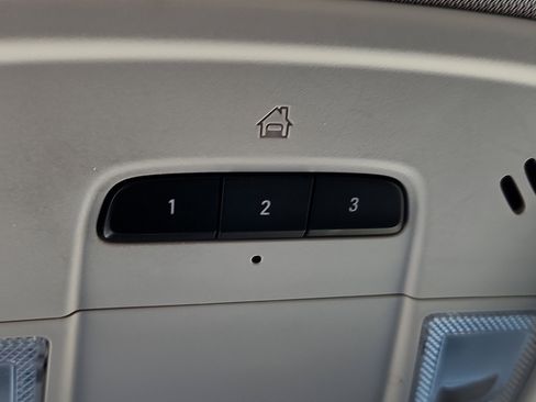 Used 2020 Chevrolet Traverse LT image 16