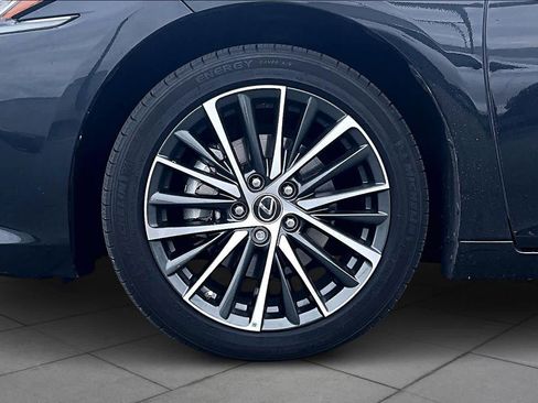 Used 2024 Lexus ES 300h w/ Premium Package image 11