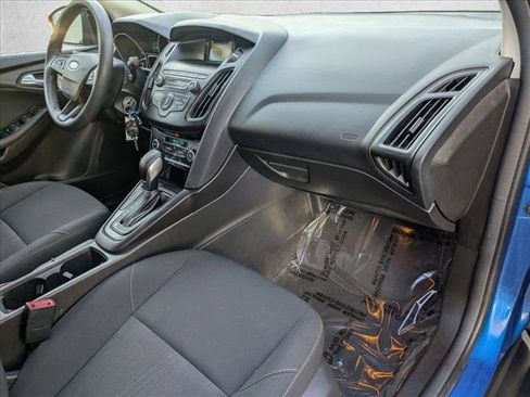 Used 2018 Ford Focus SE w/ SE Appearance Package image 20