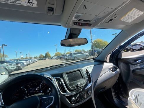 Used 2022 Chevrolet Equinox LT w/ Driver Convenience Package image 31