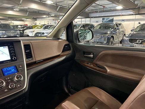 Used 2020 Toyota Sienna Limited Premium AWD/4WD image 28