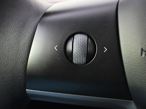 Used 2023 Tesla Model Y Long Range image 33