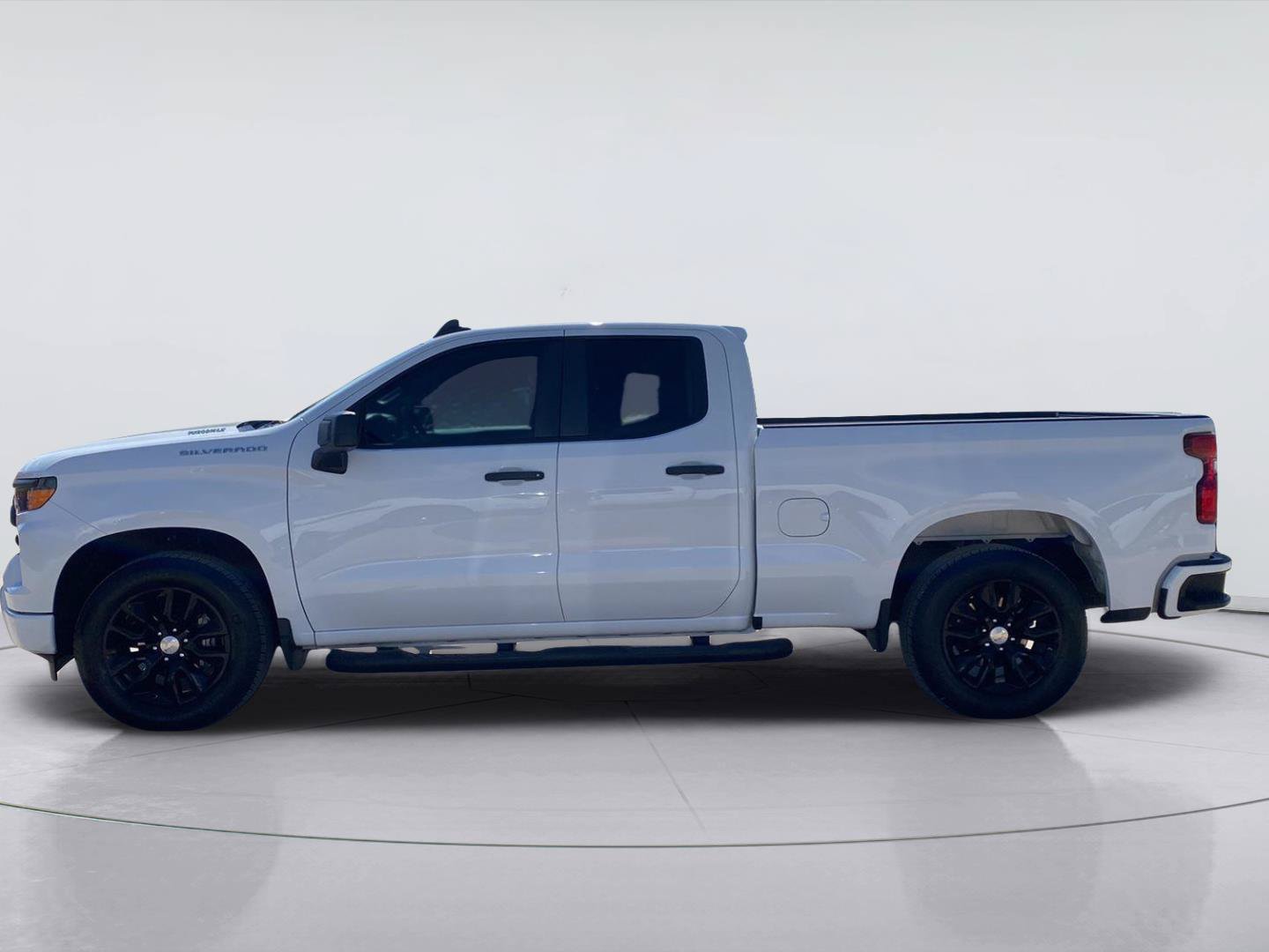 Used 2024 Chevrolet Silverado 1500 Custom RWD image 2