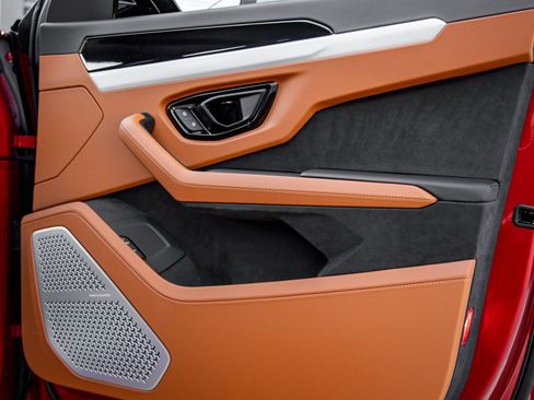 Used 2026 Lamborghini Urus SE image 42