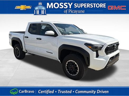 Used 2025 Toyota Tacoma TRD Off-Road AWD/4WD image 9