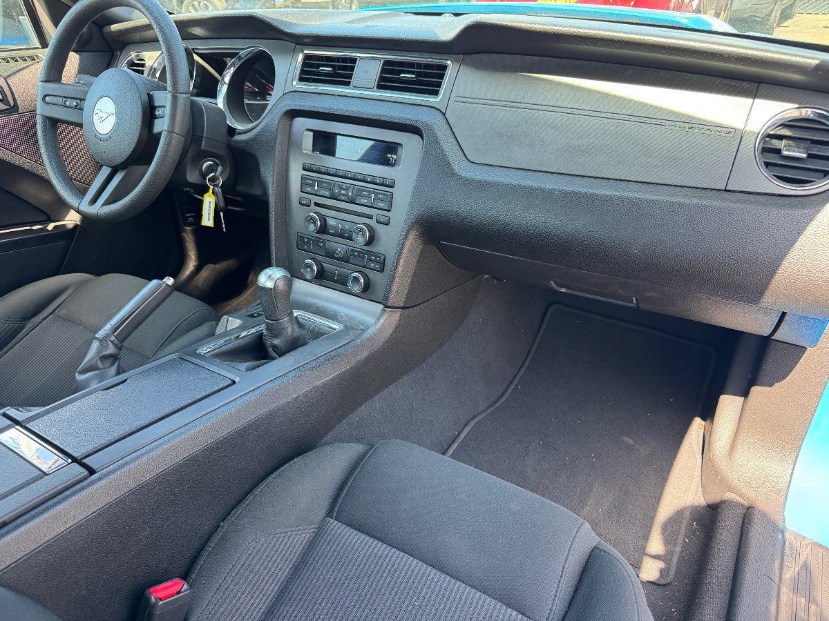 Used 2010 Ford Mustang Coupe RWD image 13