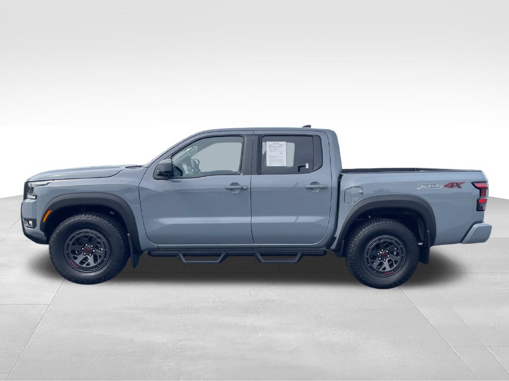 Used 2025 Nissan Frontier PRO-4X AWD/4WD image 2