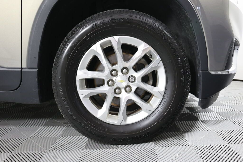 Used 2018 Chevrolet Traverse LT FWD image 6