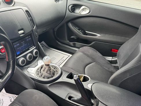 Used 2017 Nissan 370Z Coupe RWD image 13