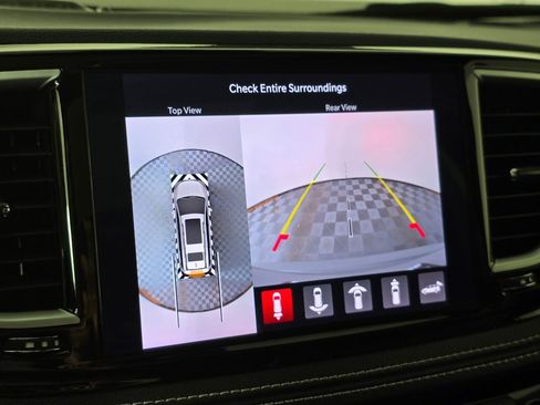 Used 2023 Chrysler Pacifica Limited w/ Uconnect Theater Family Group FWD image 31