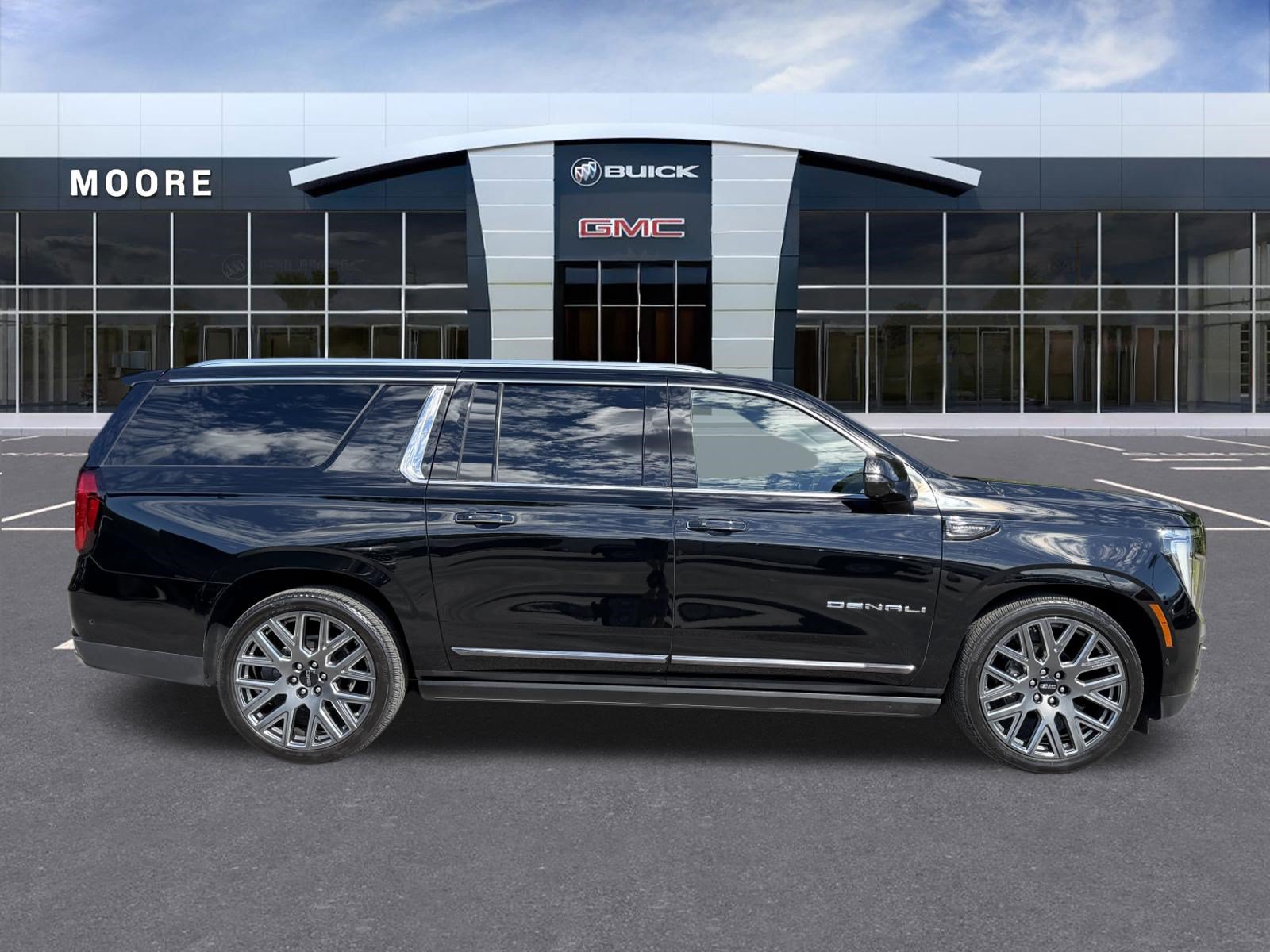 Used 2026 GMC Yukon XL Denali Ultimate w/ LPO, Illumination Package AWD/4WD image 2
