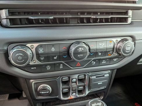 New 2026 Jeep Wrangler Unlimited Sahara AWD/4WD image 17
