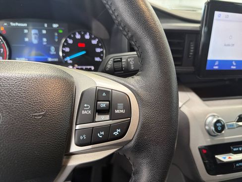 Used 2023 Ford Explorer XLT AWD/4WD image 14