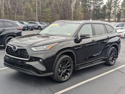 Used 2026 Toyota Highlander XLE image 3