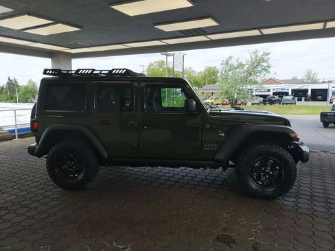 Used 2024 Jeep Wrangler Unlimited AWD/4WD image 5