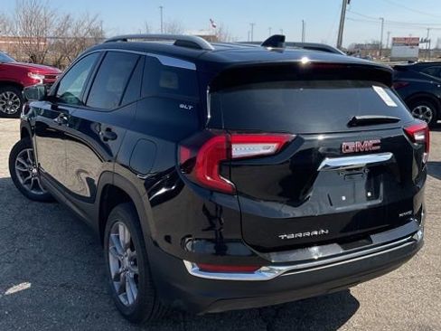 Certified 2024 GMC Terrain SLT image 3