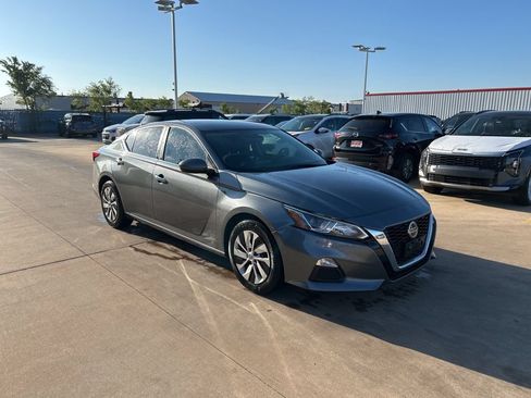 Used 2020 Nissan Altima 2.5 S FWD image 4
