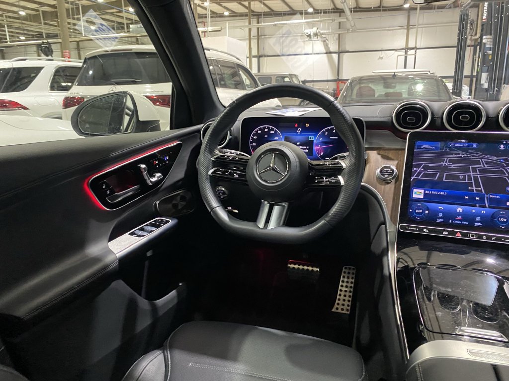 Used 2023 Mercedes-Benz GLC 300 image 3